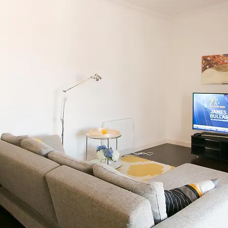 Bright And Cosy With Terrace, Graca District